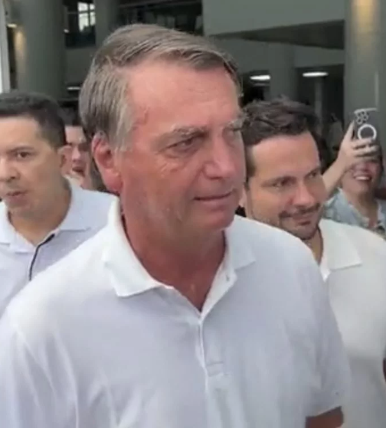 Jair Bolsonaro recebe alta depois de ser internado às pressas, em Manaus (AM)