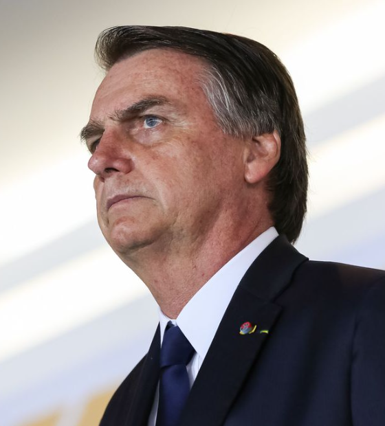 Bolsonaro é levado a São Paulo para tratar erisipela e obstrução intestinal