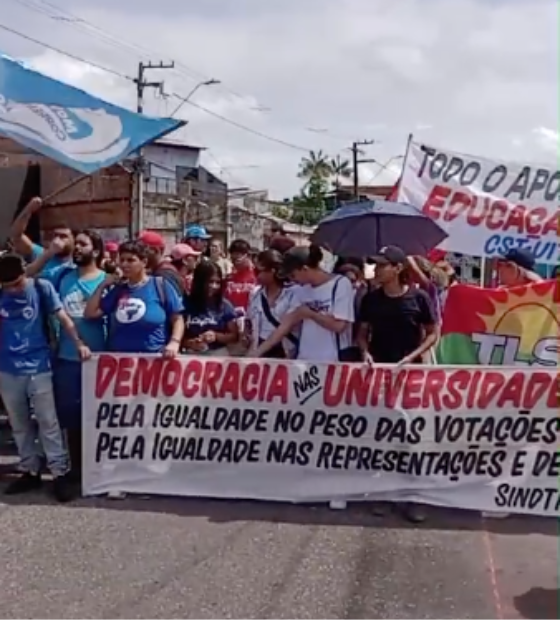 Servidores federais e movimentos sociais realizam protestos na avenida Perimetral