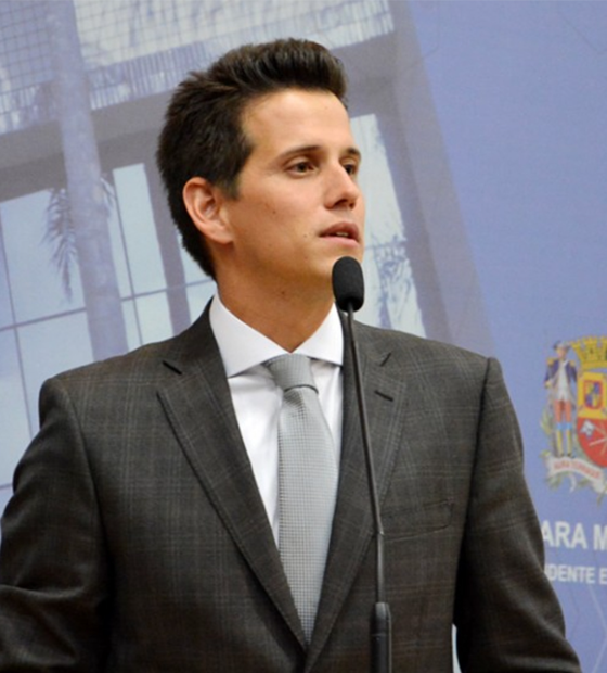Evangélicos devem ultrapassar população de católicos em 2032, estima pastor Philipe Câmara
