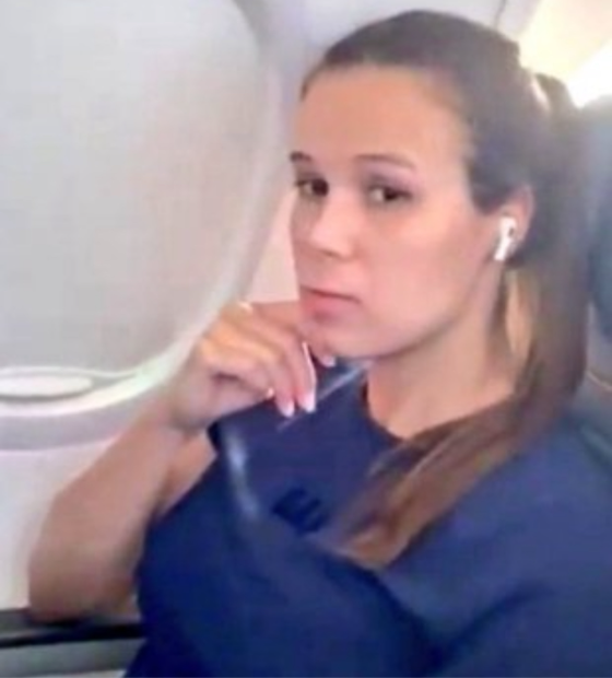 Mãe que expôs mulher em caso de janela de avião poderá responder civil e criminalmente