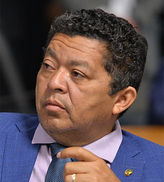 Juiz eleitoral desenterra processo de Beto Faro e leva senador do PT a julgamento após 2 anos