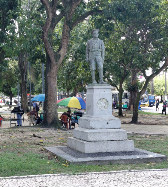 Praça Dom Pedro II, patrimônio histórico de Belém, sofre com descaso e insegurança
