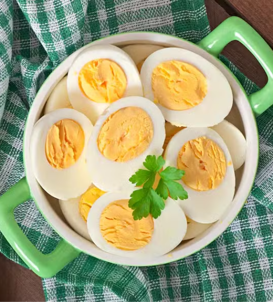 Mito ou verdade: os benefícios de cozinhar o ovo com vinagre branco