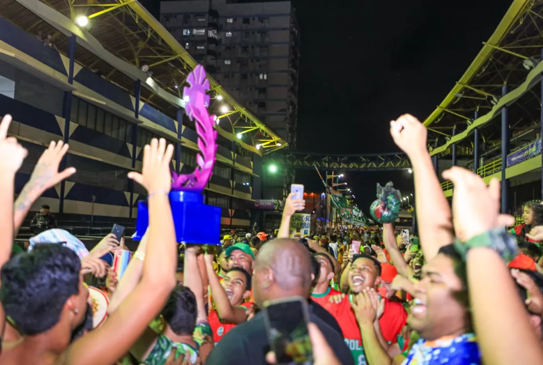 Bole-Bole é campeã do carnaval de Belém com enredo sobre fé e cultura popular