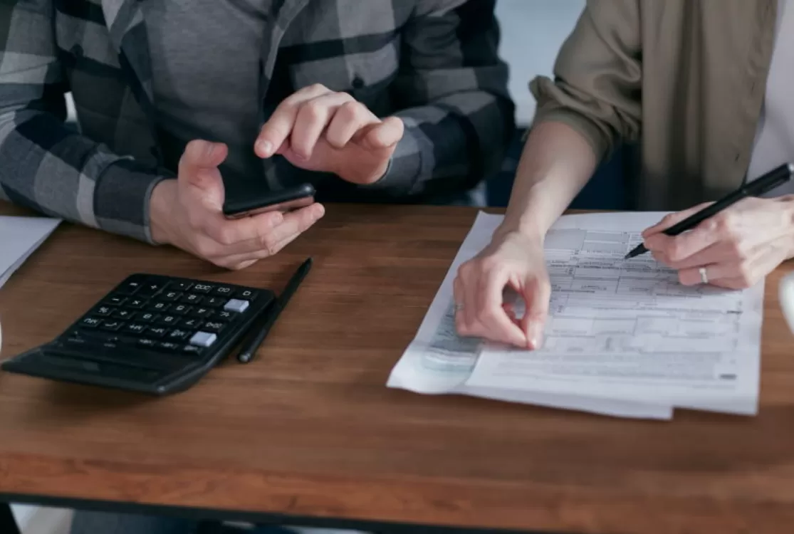 Famílias comprometem 29% da renda com dívidas, maior patamar em 20 anos