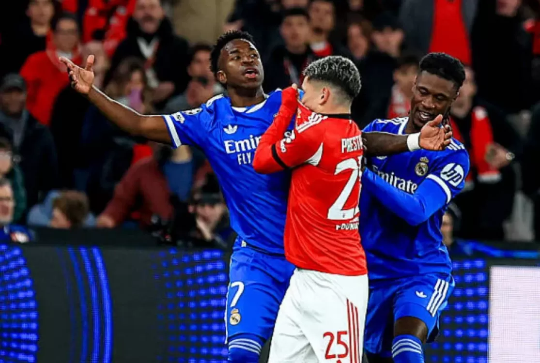 Fifa anuncia cartão vermelho para quem tapar a boca em atos discriminatórios