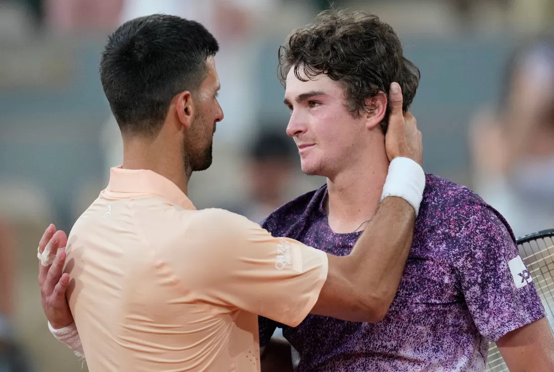 'Brilhante' e 'épico': imprensa mundial enaltece João Fonseca em vitória sobre Djokovic