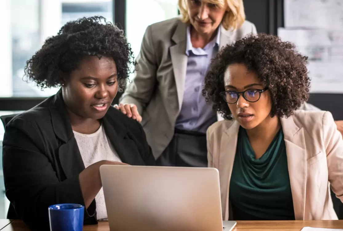 Desemprego entre mulheres negras jovens chega a 24,7%, aponta estudo