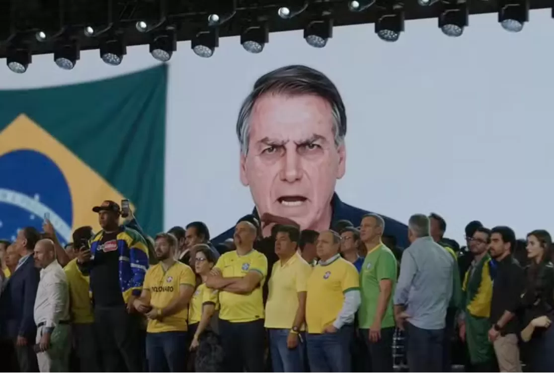 Defesa de Flávio diz ao TSE que vídeo de Bolsonaro feito por IA segue lei eleitoral