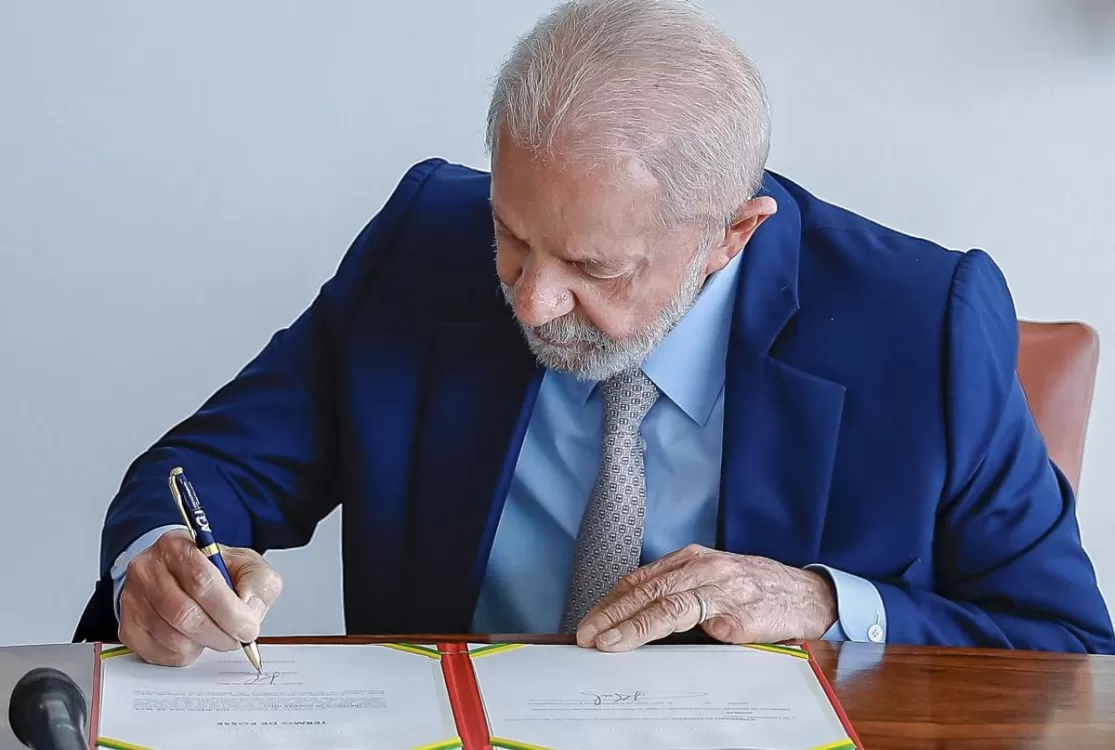 Governo sanciona decretos que incluem abertura de mercado e hidrogênio verde