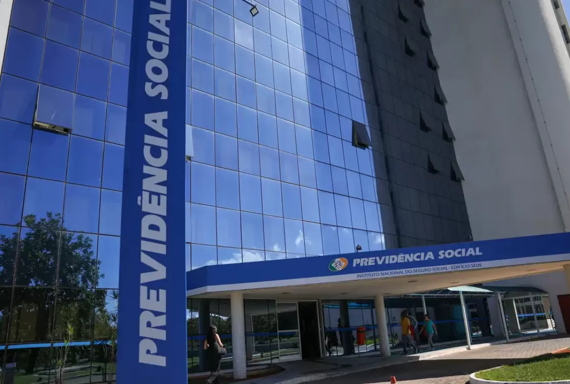 Previsão de gastos com INSS em 2027 é reduzida em R$ 5 bilhões