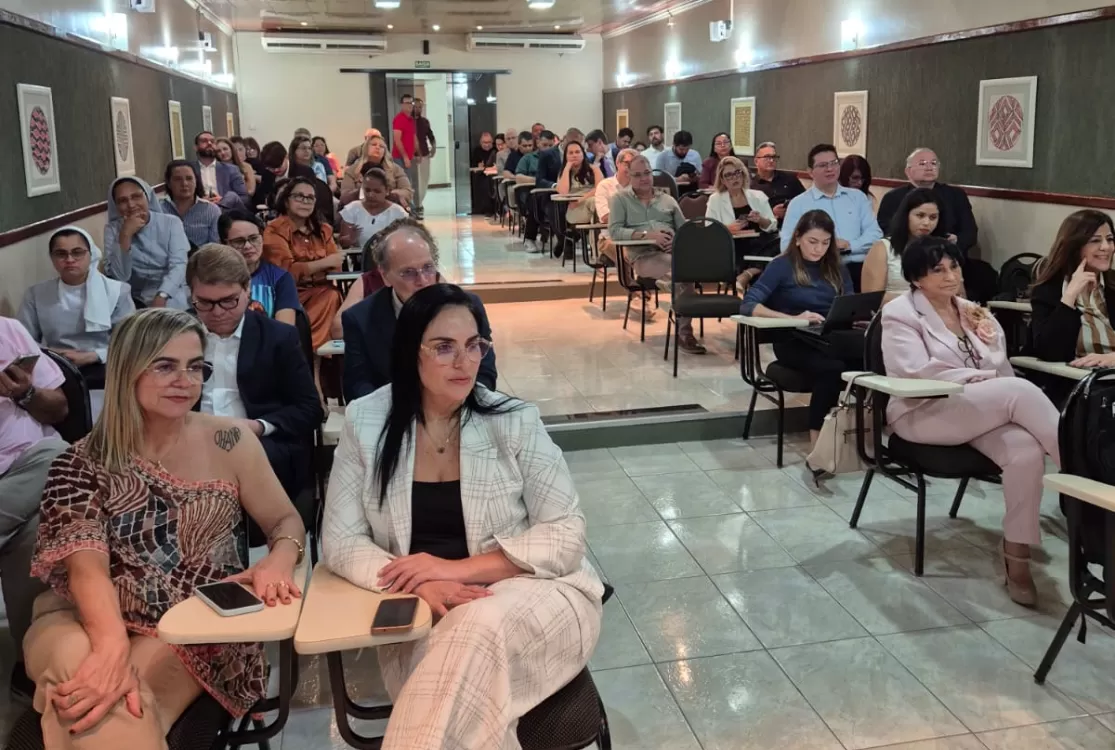 Educação privada debate desafios jurídicos, tributários e trabalhistas durante encontro