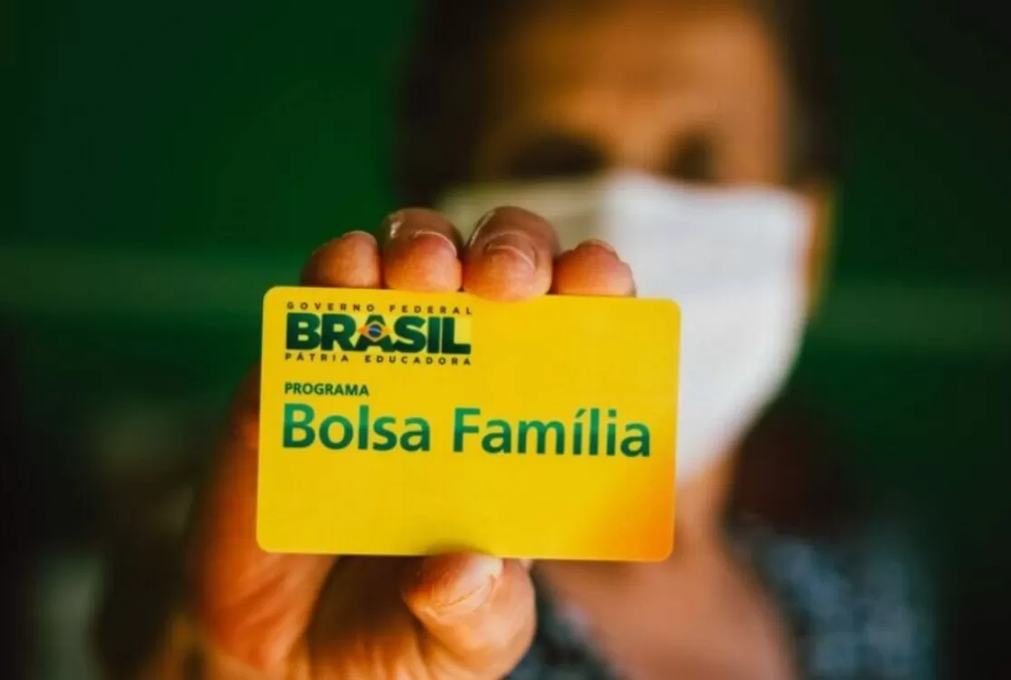 O Brasil que trabalha e o Brasil que depende: que sociedade estamos construindo?