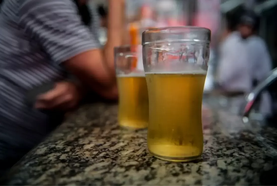 Álcool e cigarro em excesso ou adulterados podem causar cegueira