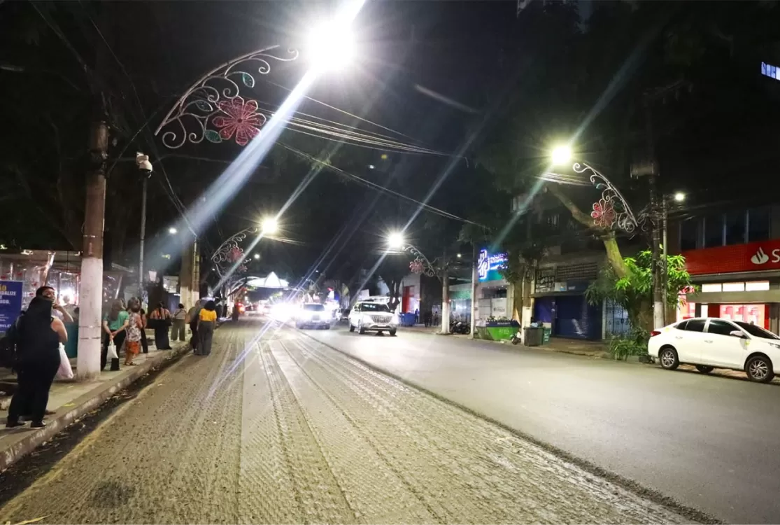 Em Belém, o asfalto sobe e calçada some; desníveis de rua estão por toda a cidade