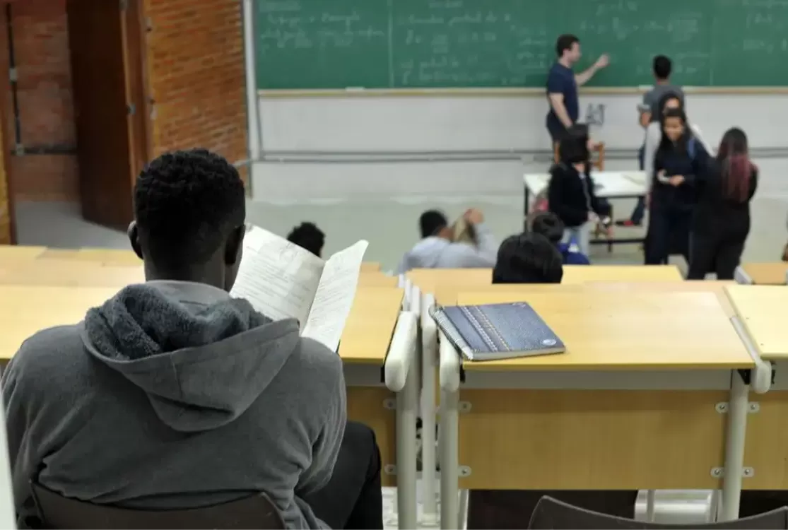 Governo vai homologar regulamentação do uso de IA em escolas públicas e privadas