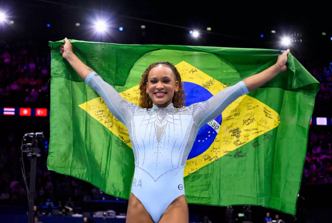 Rebeca Andrade é tricampeã no salto e chega a 10 medalhas em Mundiais