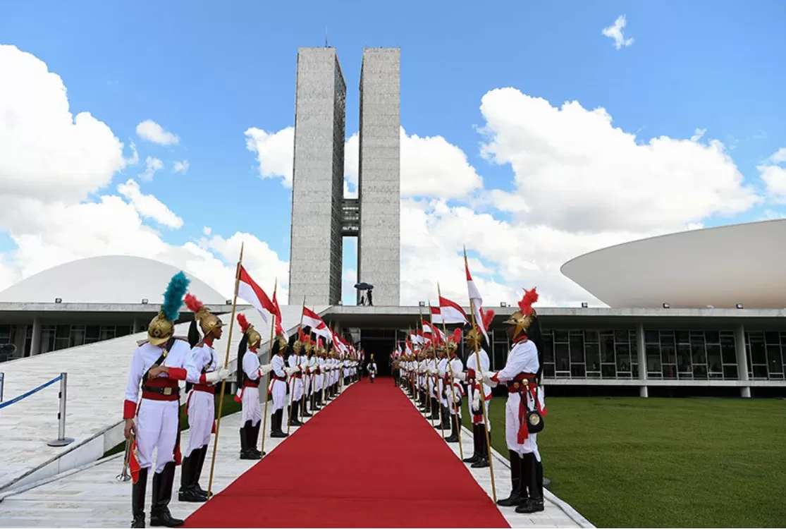 Presidente e governadores eleitos tomam posse em novas datas em 2027